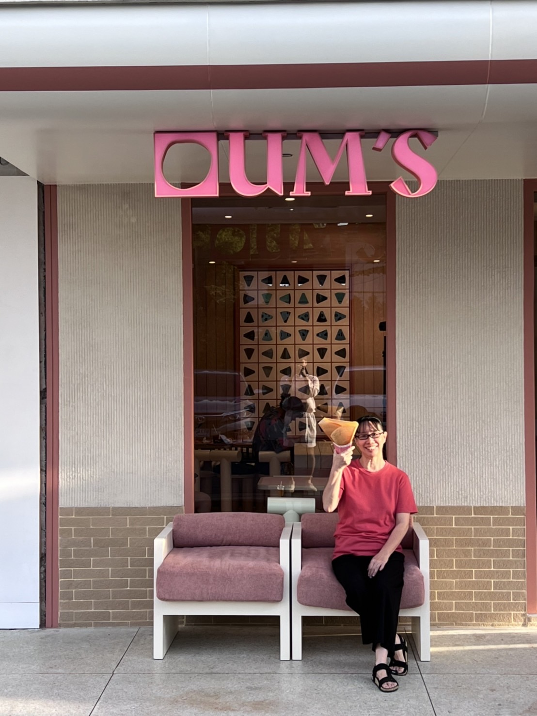 Oum's Great Crepe at Ours interior