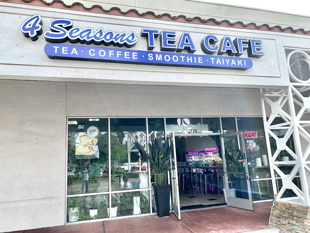 4 Seasons Tea Cafe interior