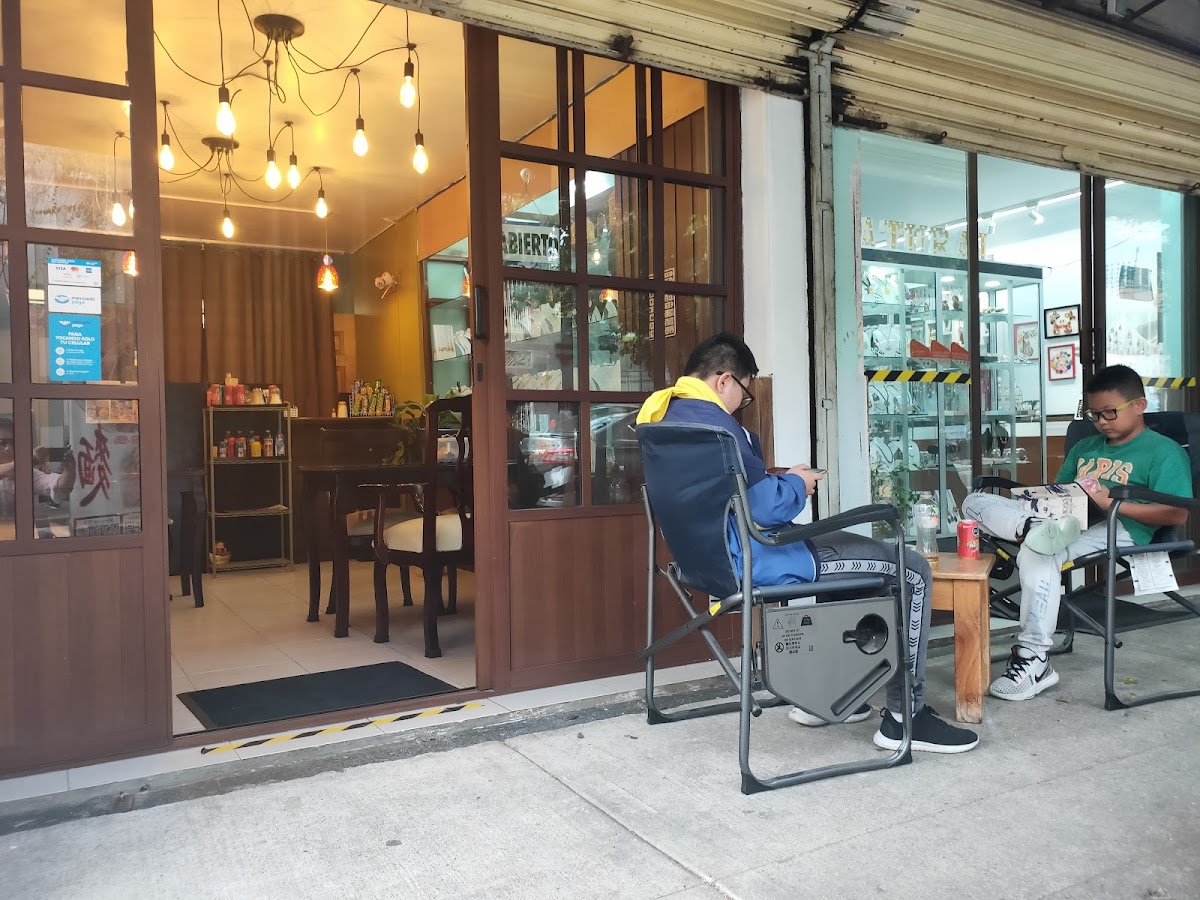 Omi Café interior