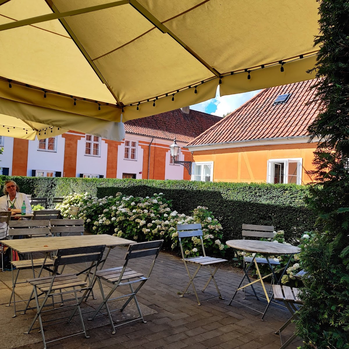 Funder interior