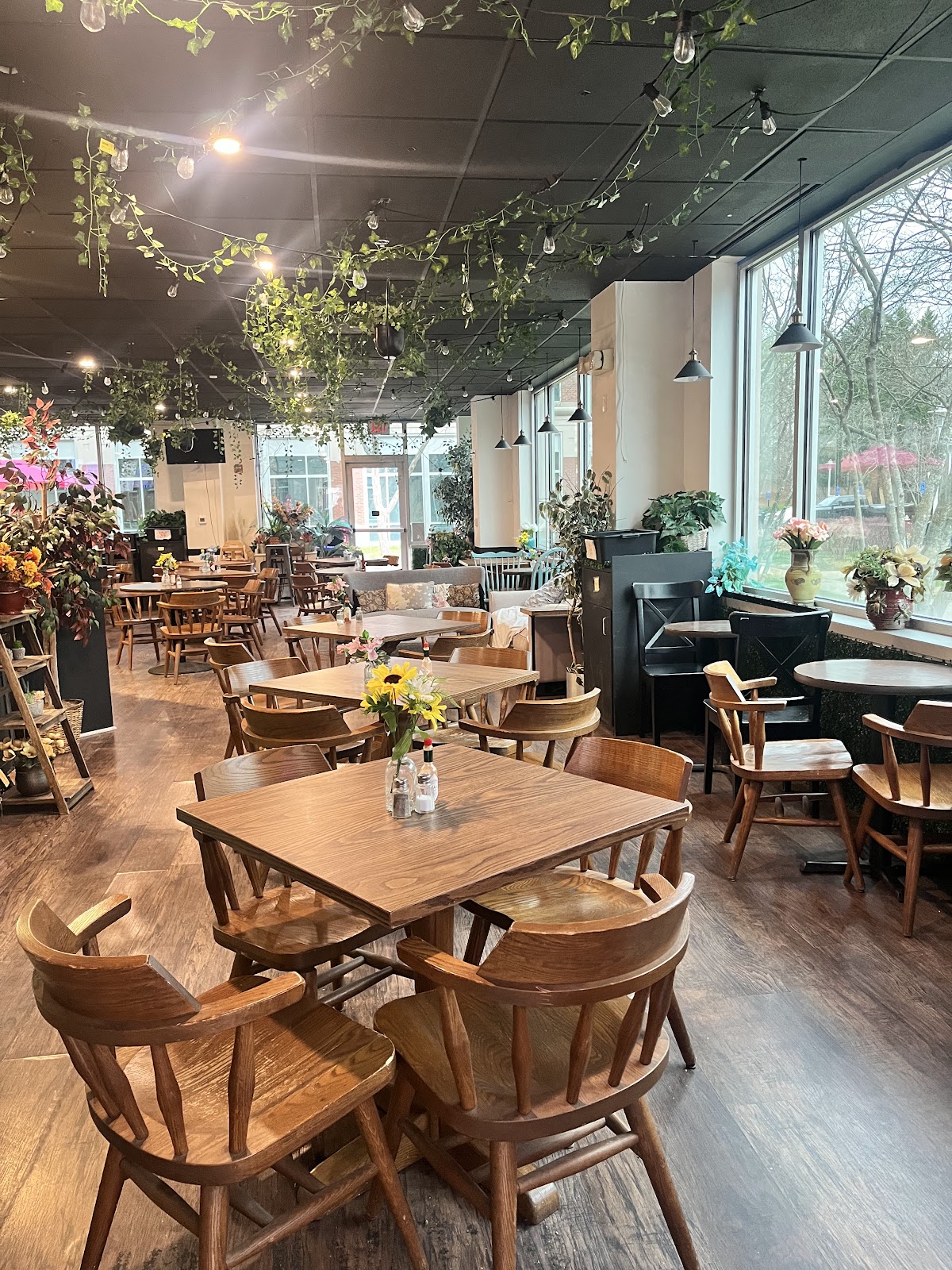 Cozy District Cafe interior