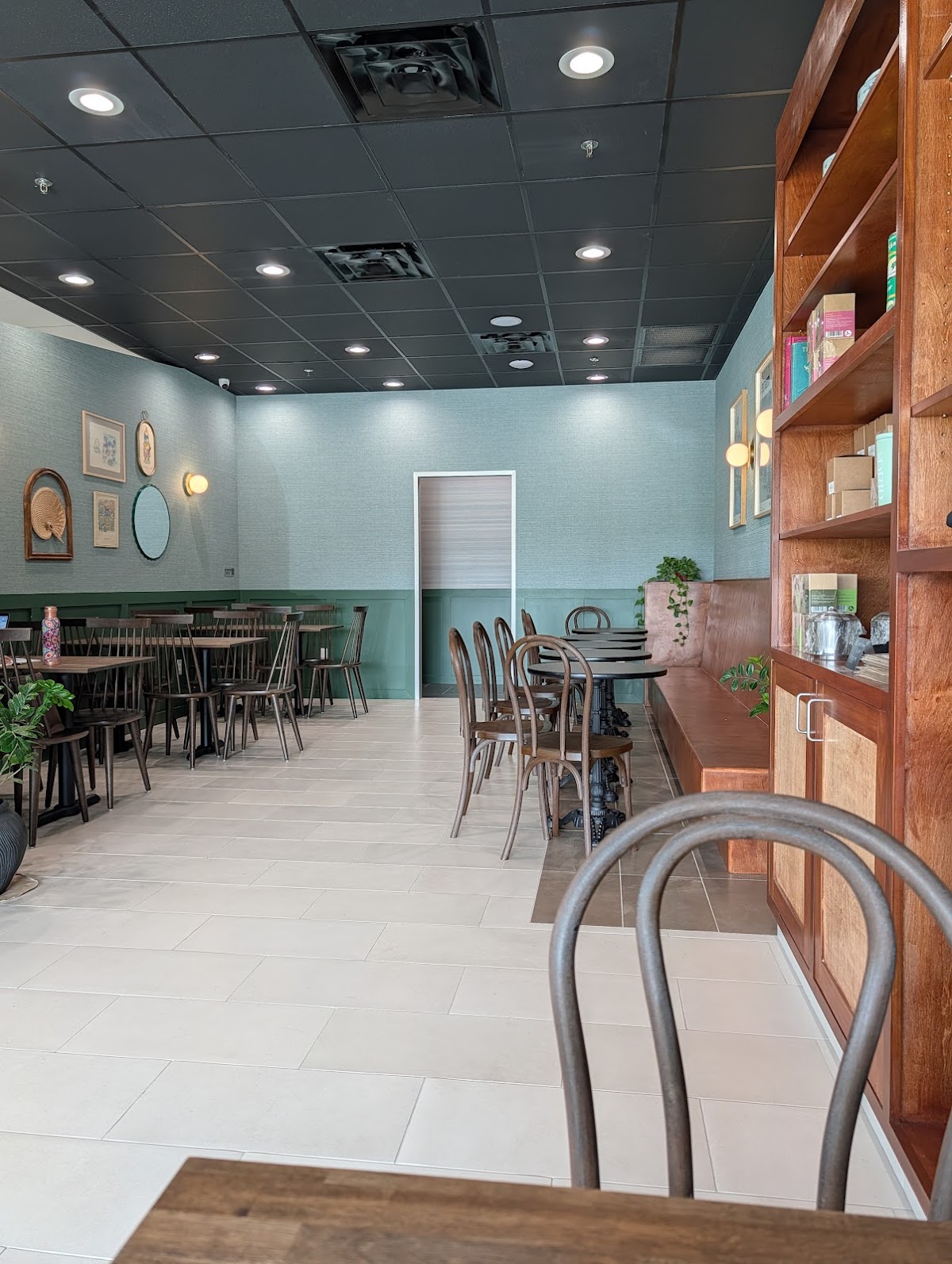 Le'DRIP Coffee and Tea - Richmond interior