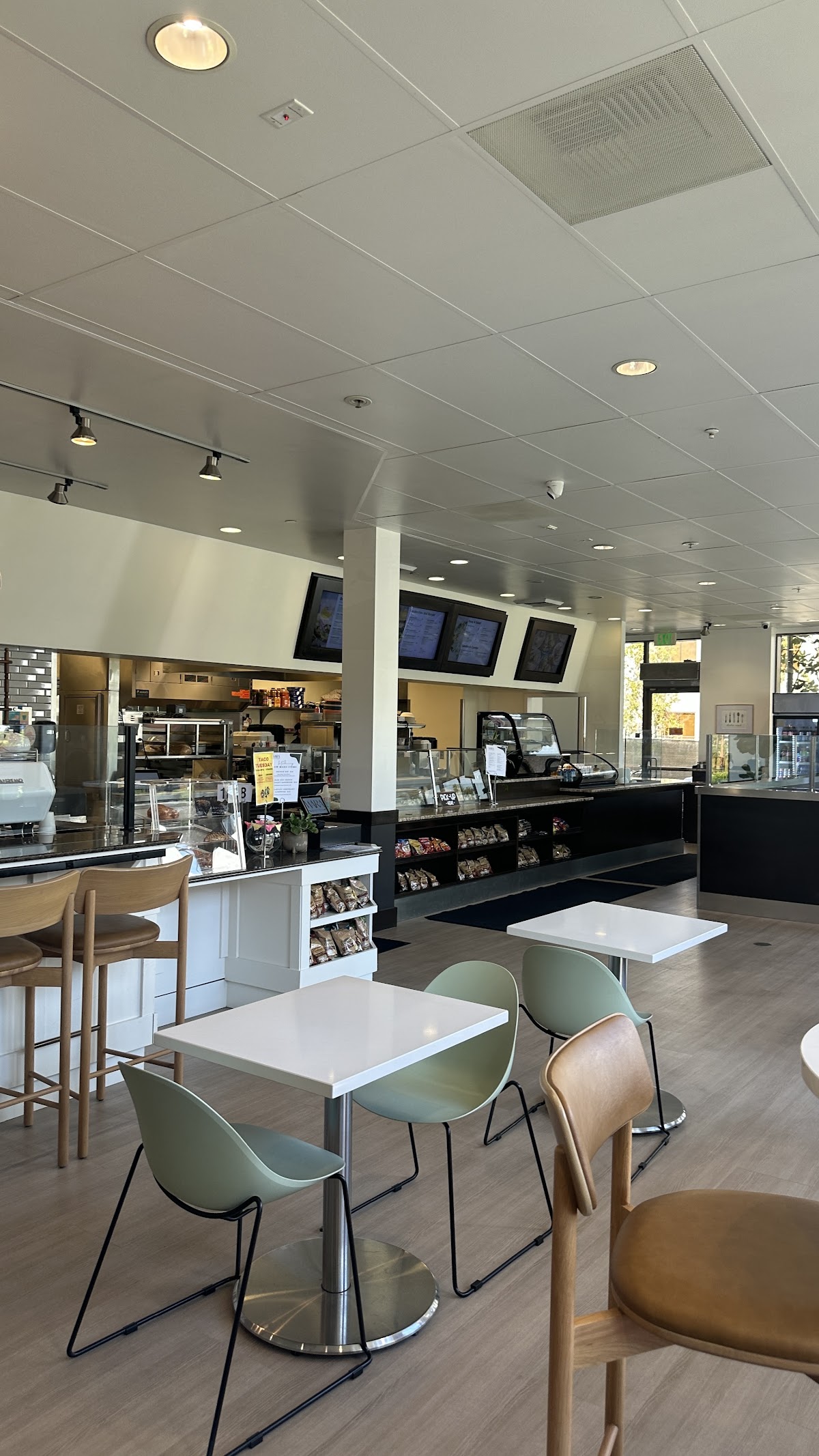 Wara Bistro interior