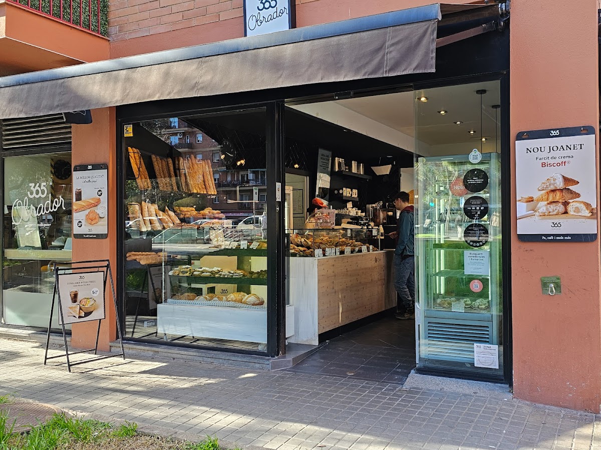 365 Café interior