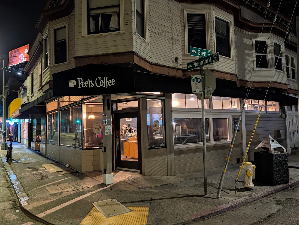 Peet's Coffee interior