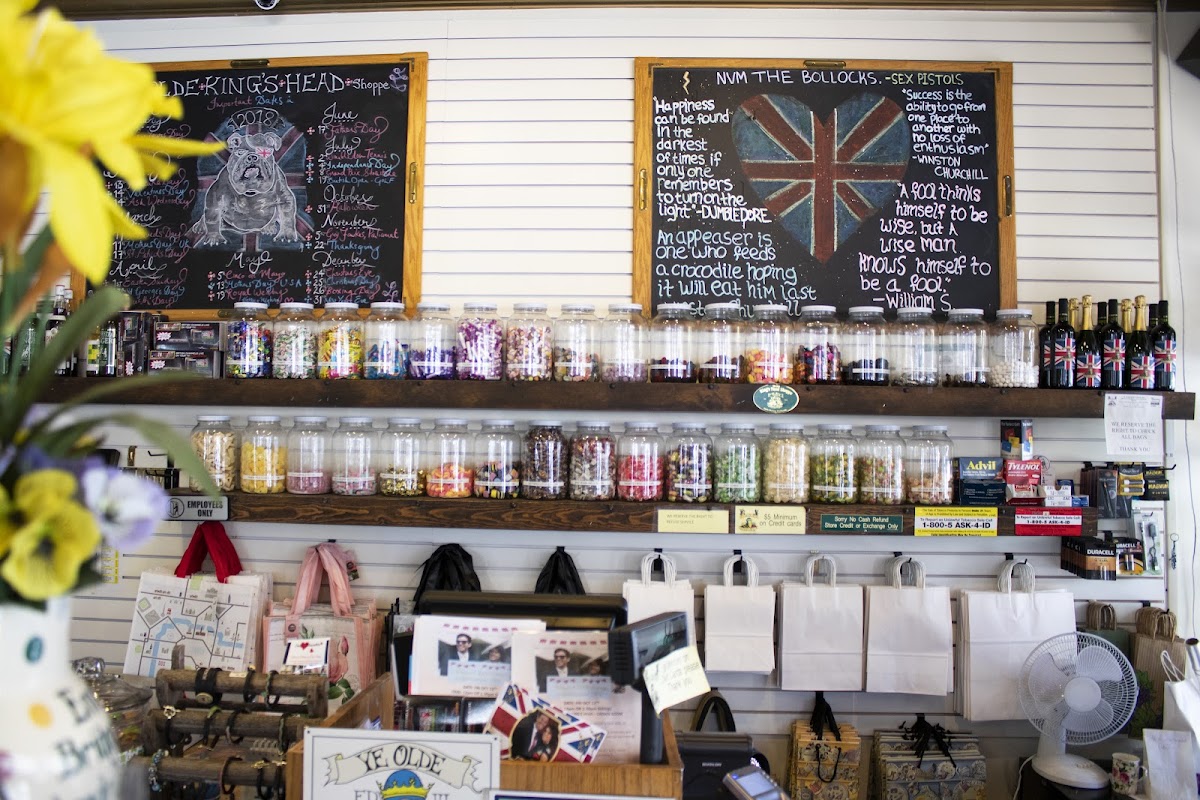 Ye Olde King's Head Gift Shoppe, Bakery & Coffee interior