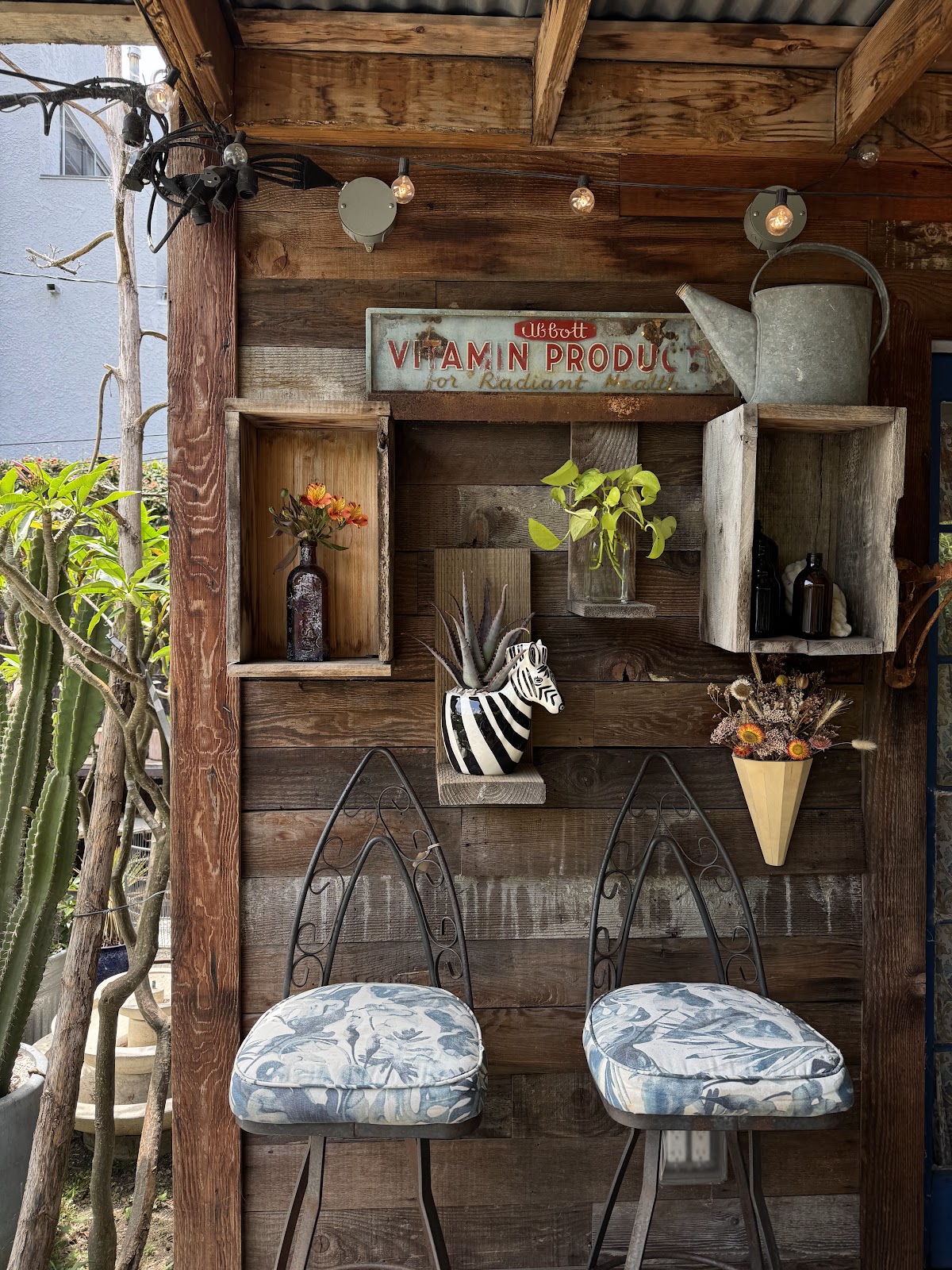 Saint Maxime coffee interior