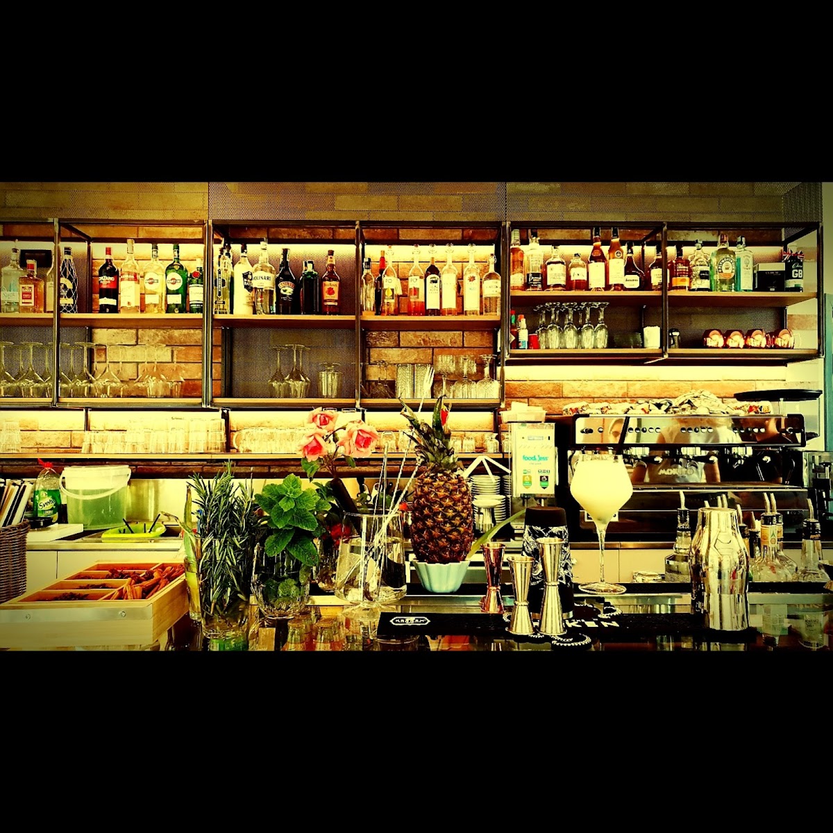 H20 Caffé Milano interior