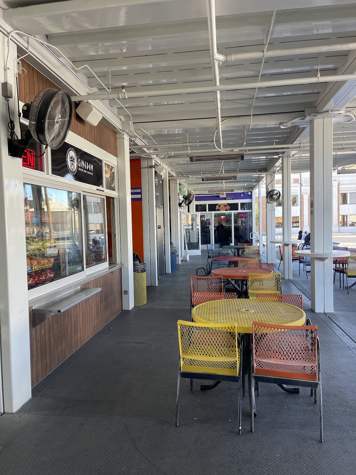Kingdom juices and coffee interior