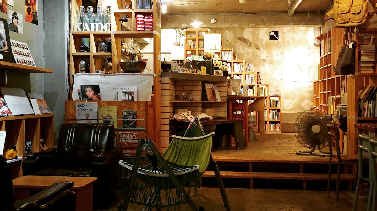 KAIDO books&coffee interior