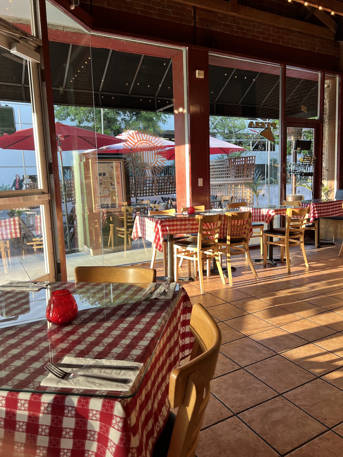 The Kitchen Italian Cafe & Pizzeria interior
