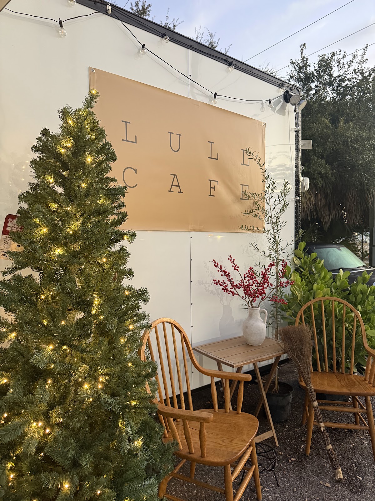 LULL CAFE interior