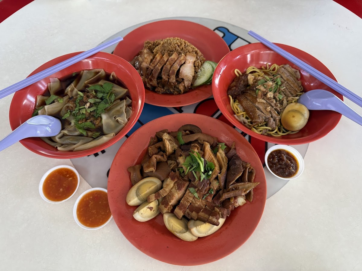 Lau Pa Sat Kway Chap & Duck Rice interior