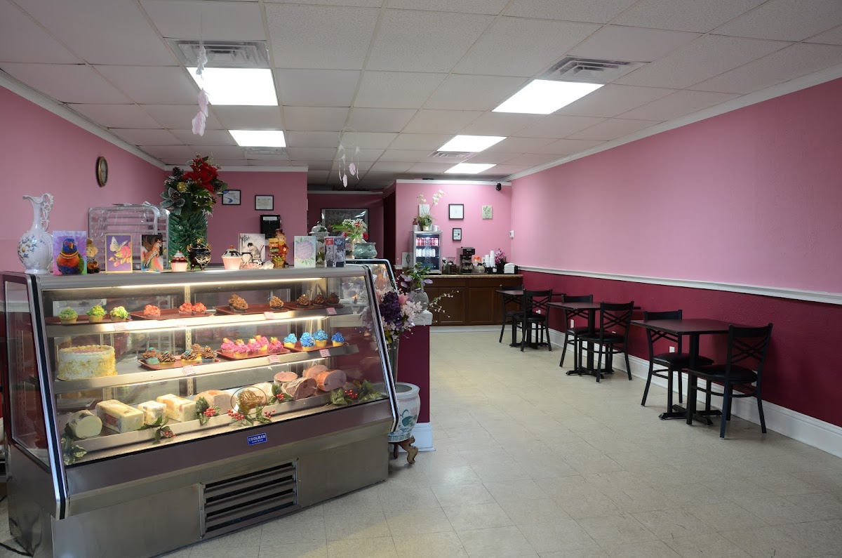 Sara's Bakery Cafe interior