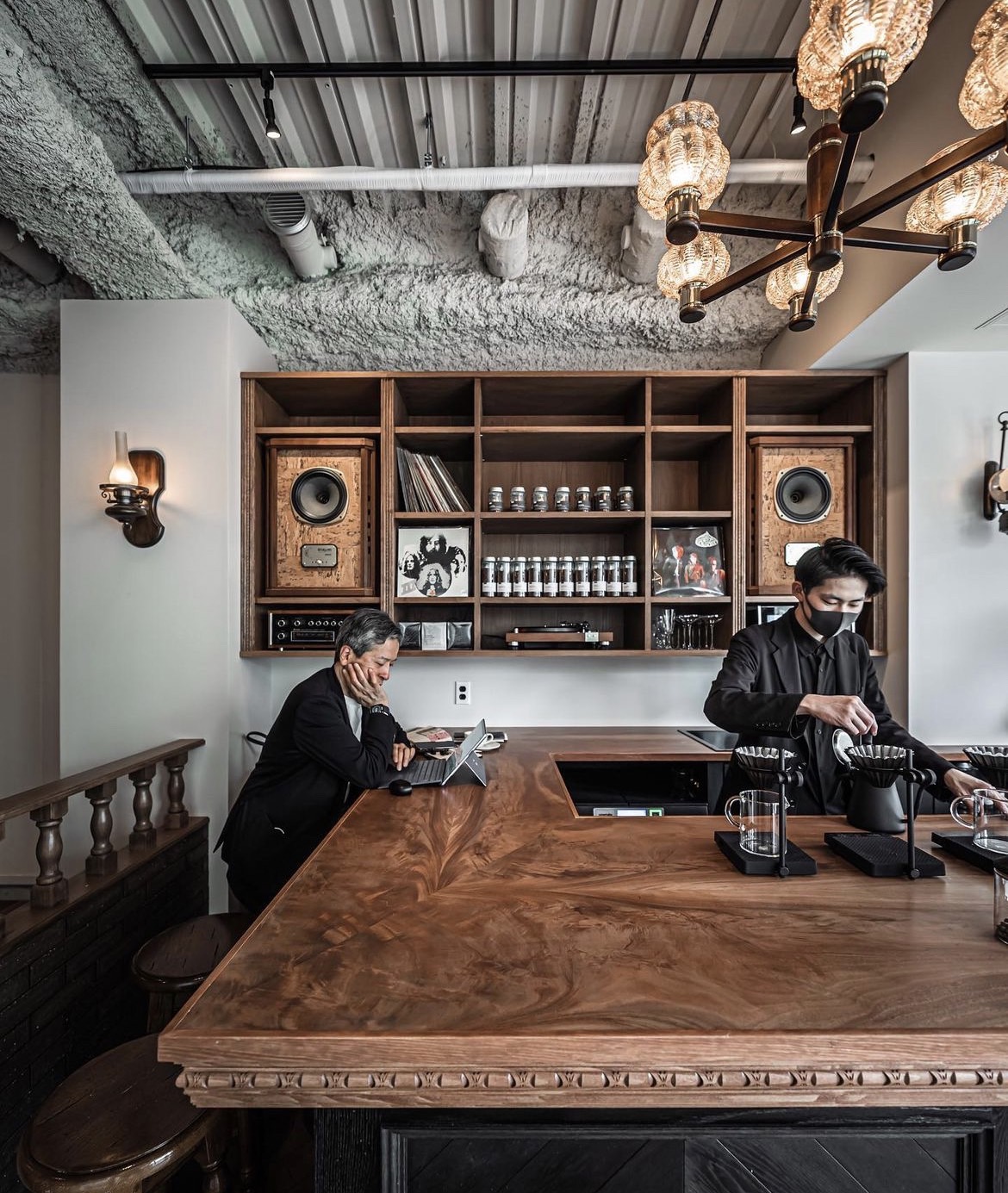Glitch Coffee and Roasters GINZA interior