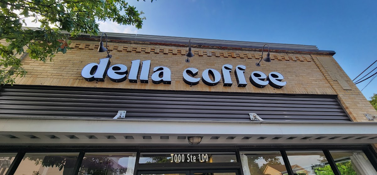 Della Coffee interior