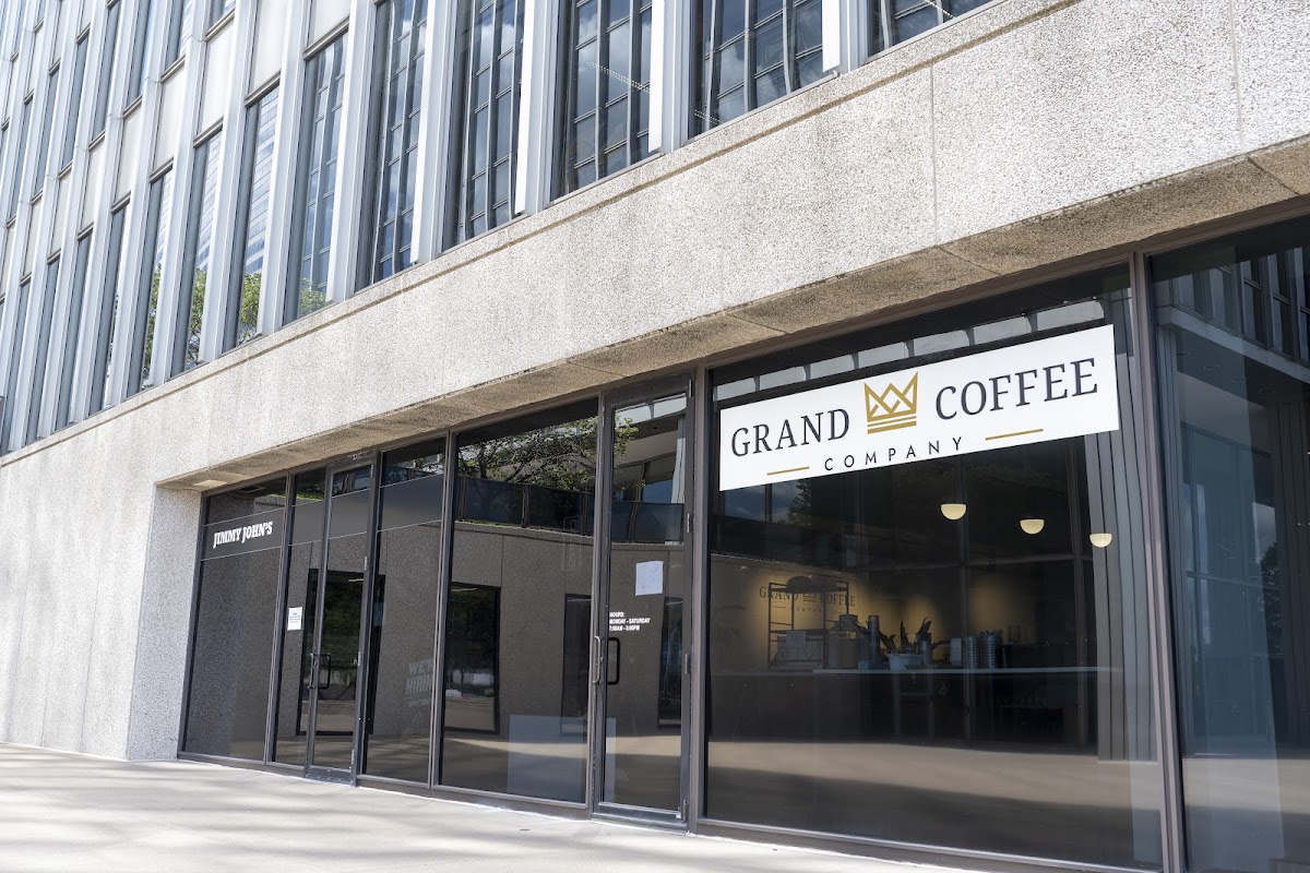 Grand Coffee + Smoothies - Crown Center interior