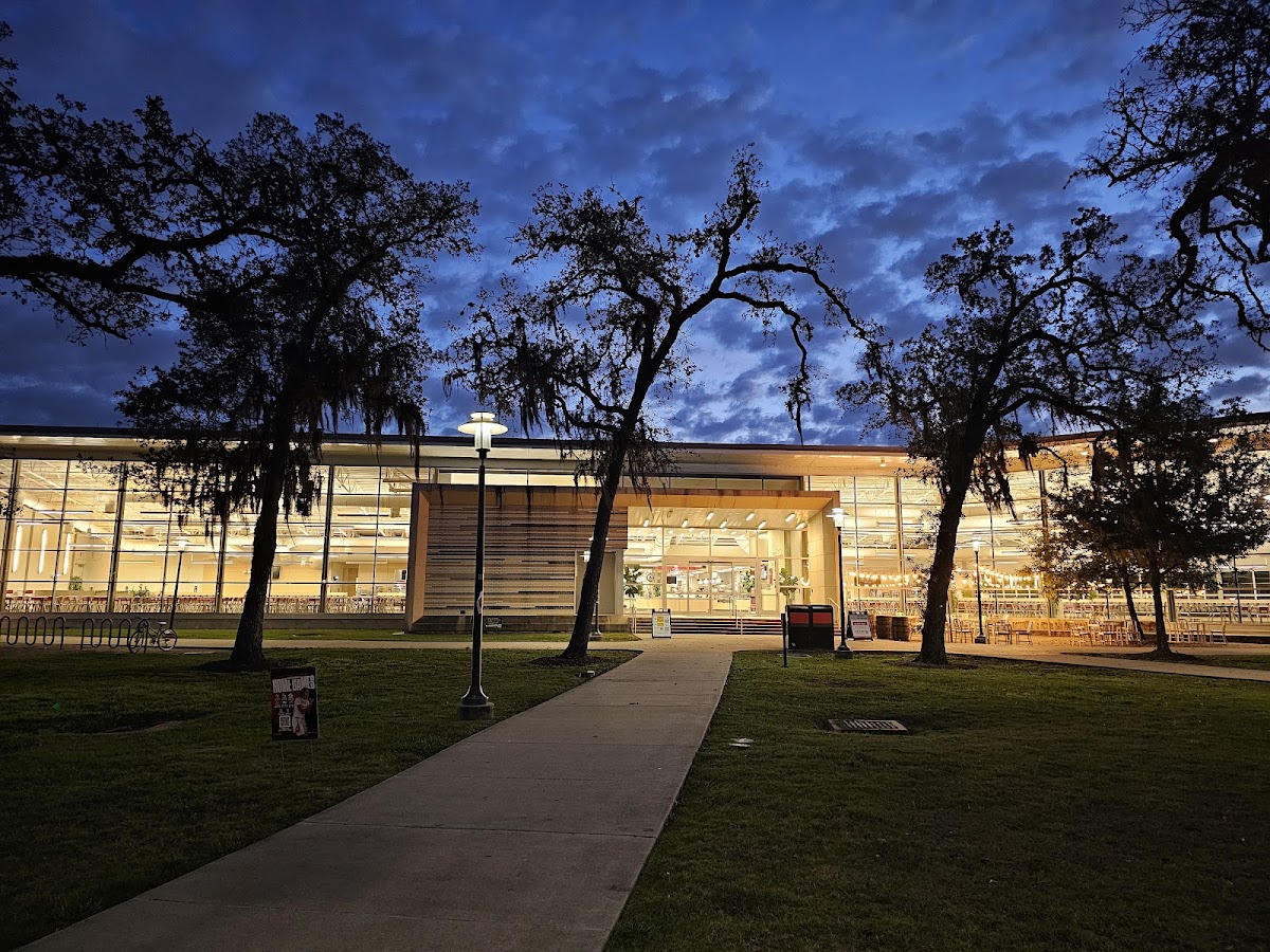 Photo of Cougar Woods Dining Commons