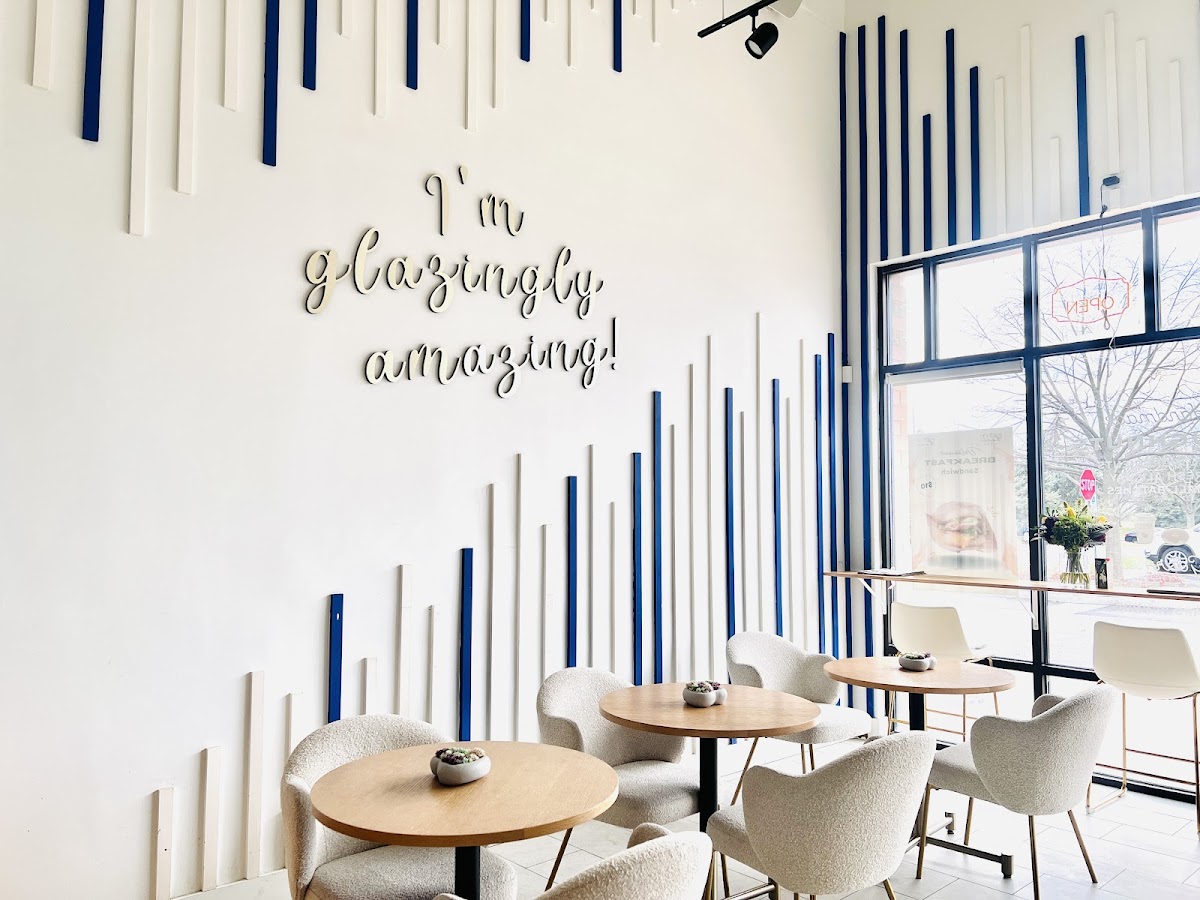 Petit Three Doughnuts interior