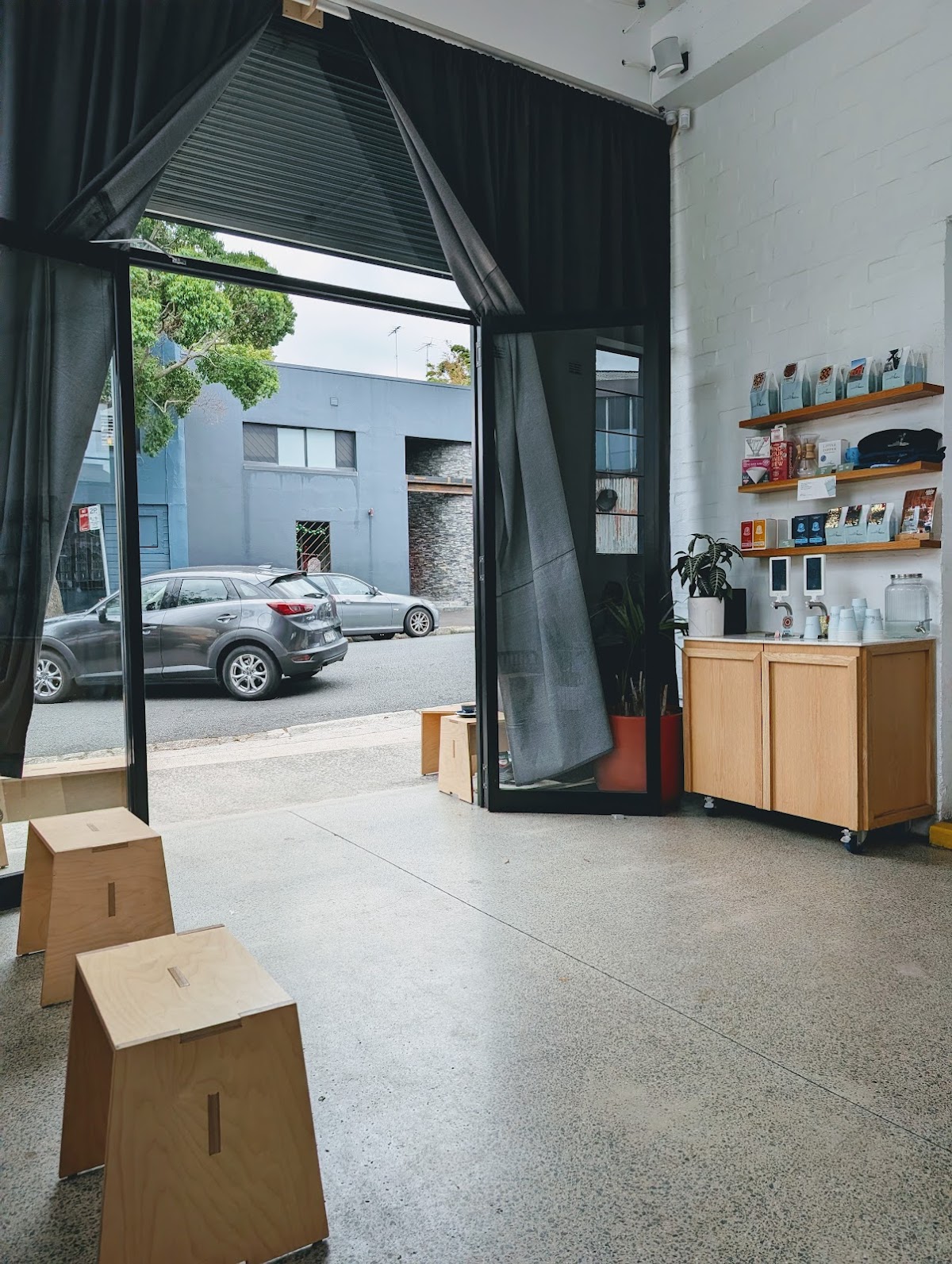 TheLittleMarionetteTastingRooms interior