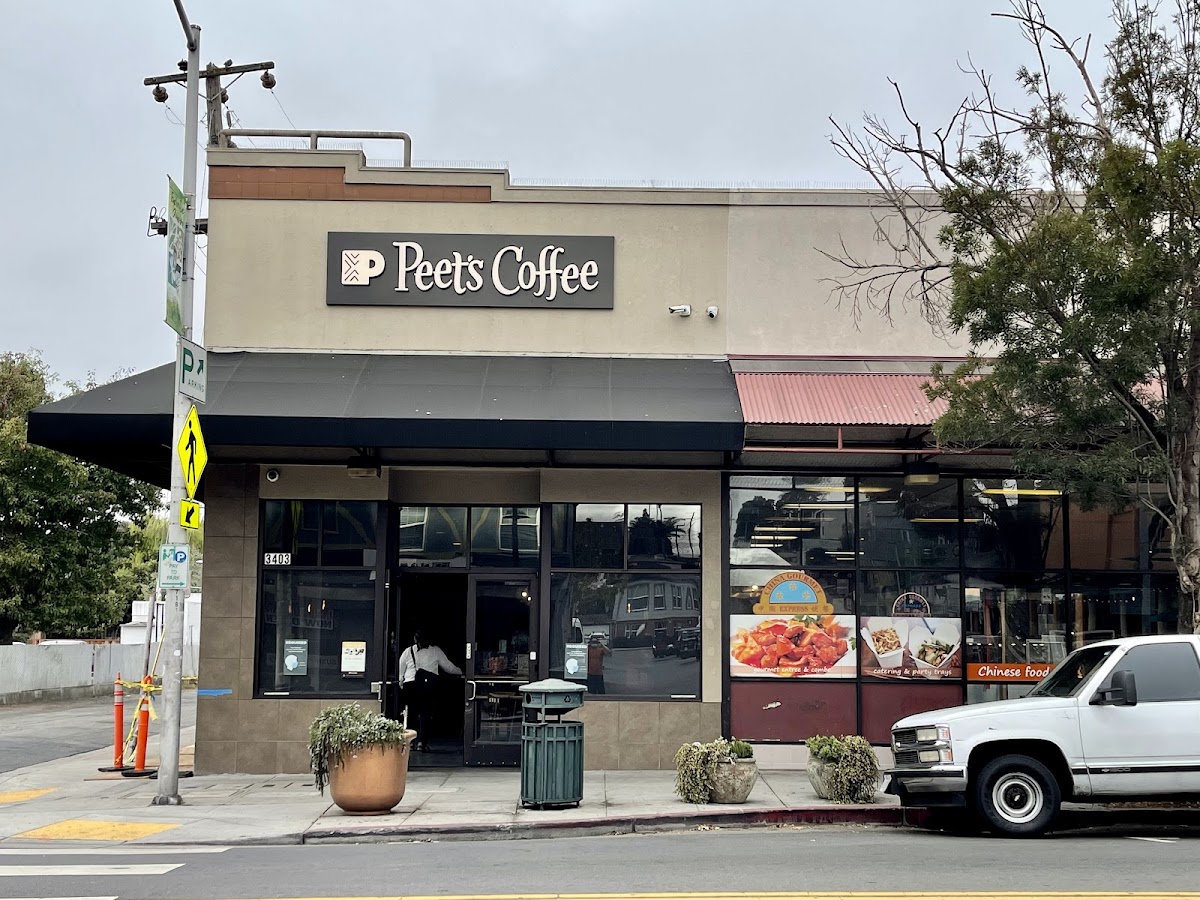 Peet's Coffee interior