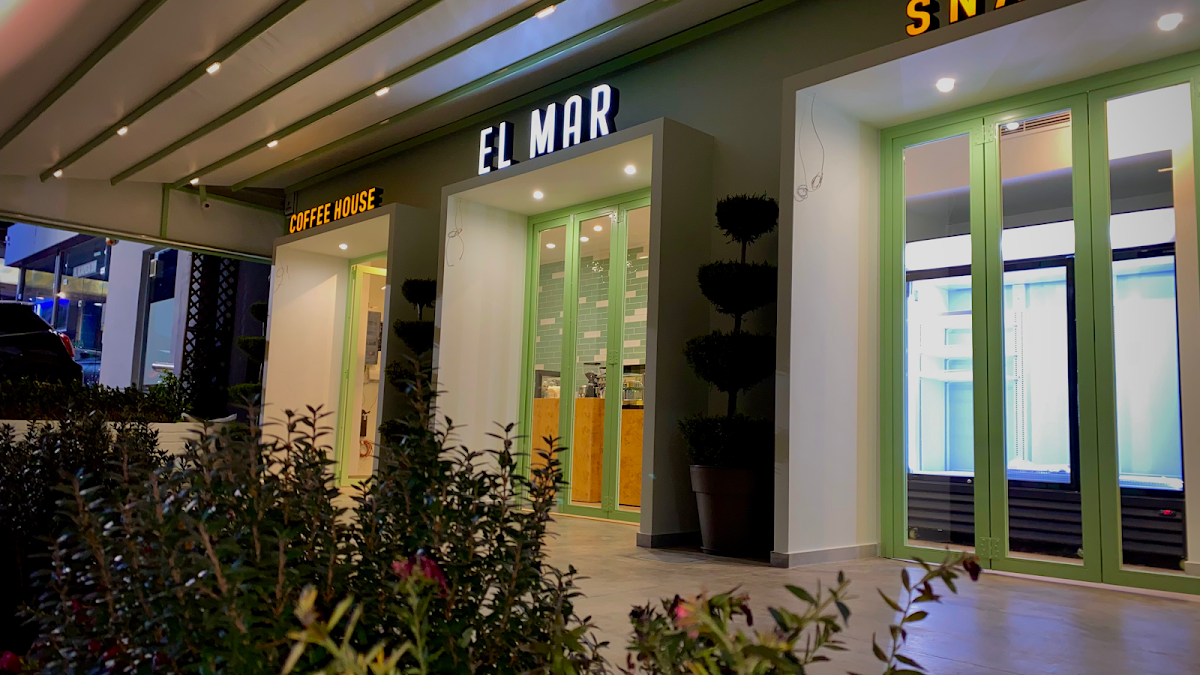 El Mar Cafe interior