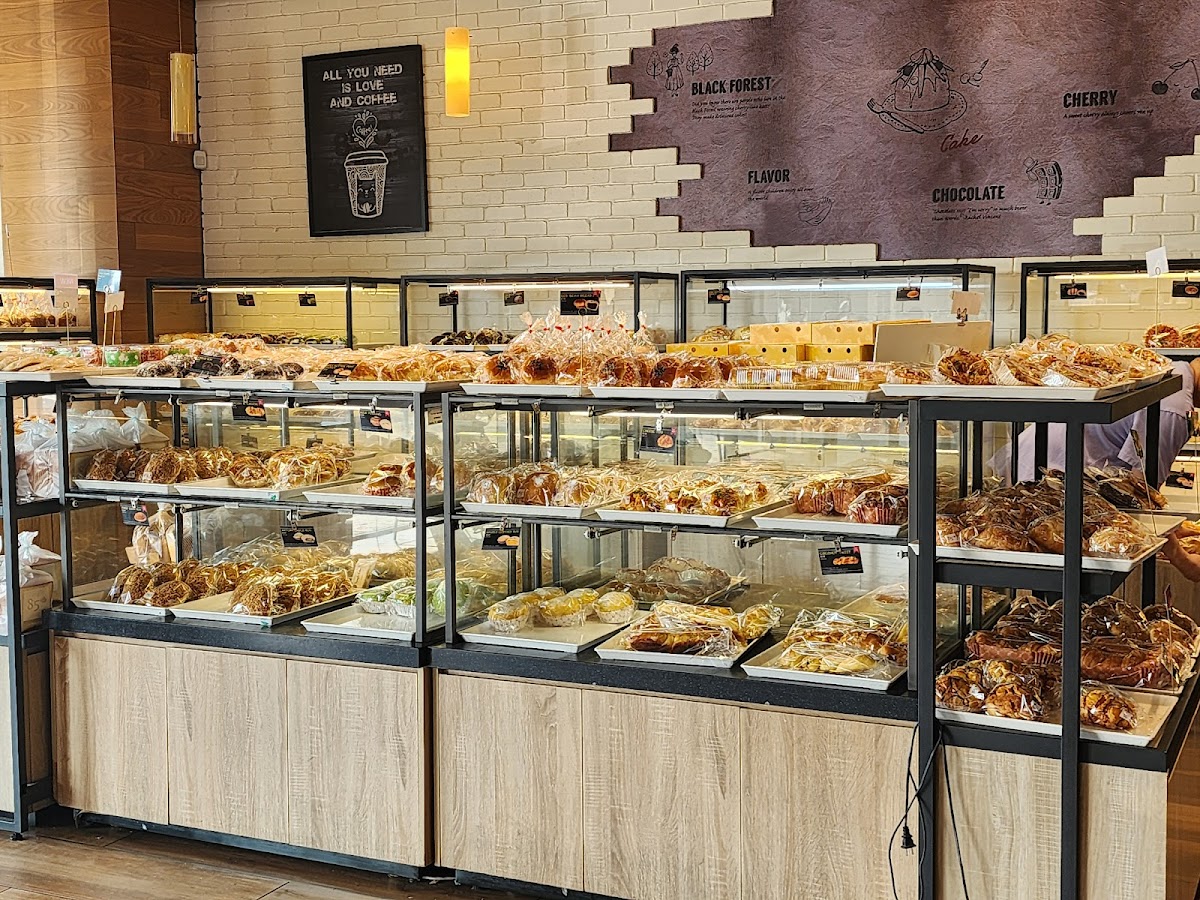 85°C Bakery Cafe - Sugar Land interior