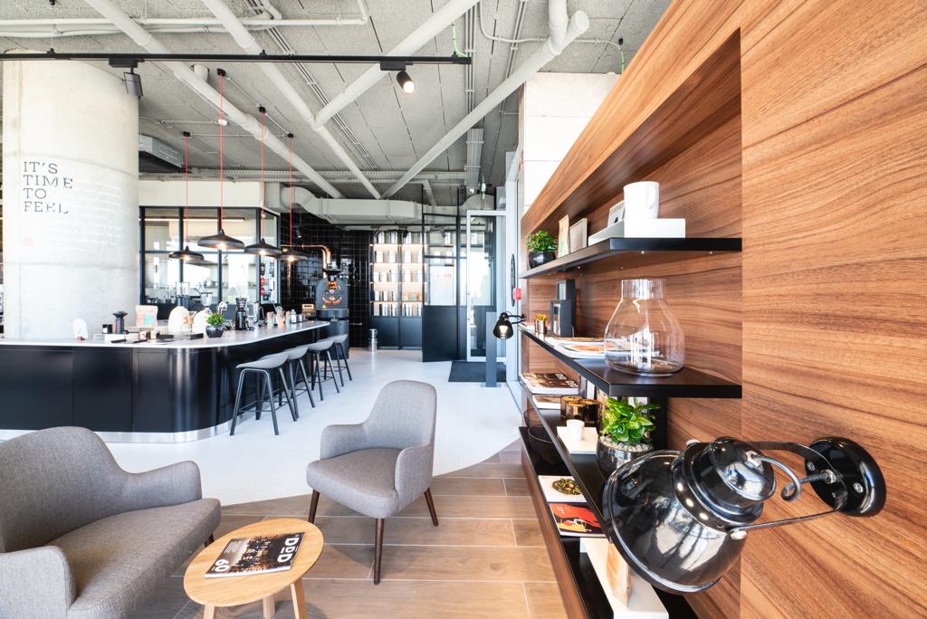 Delta The Coffee House Experience interior