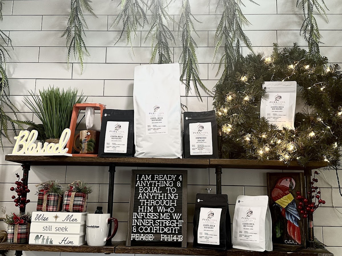 Pura Vida Coffee interior