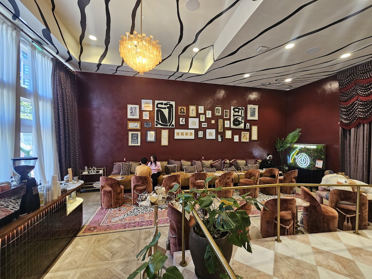 Cafe 21 interior