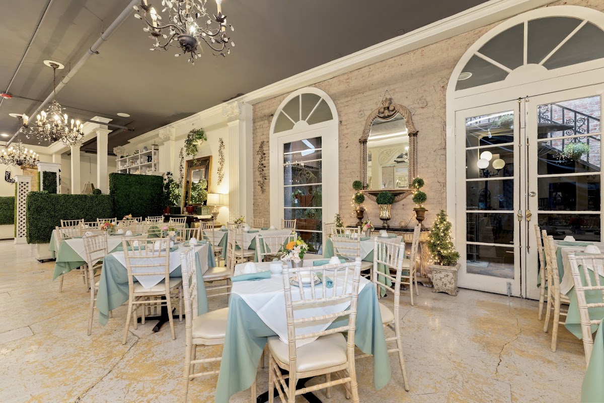 Tea Rose Garden interior