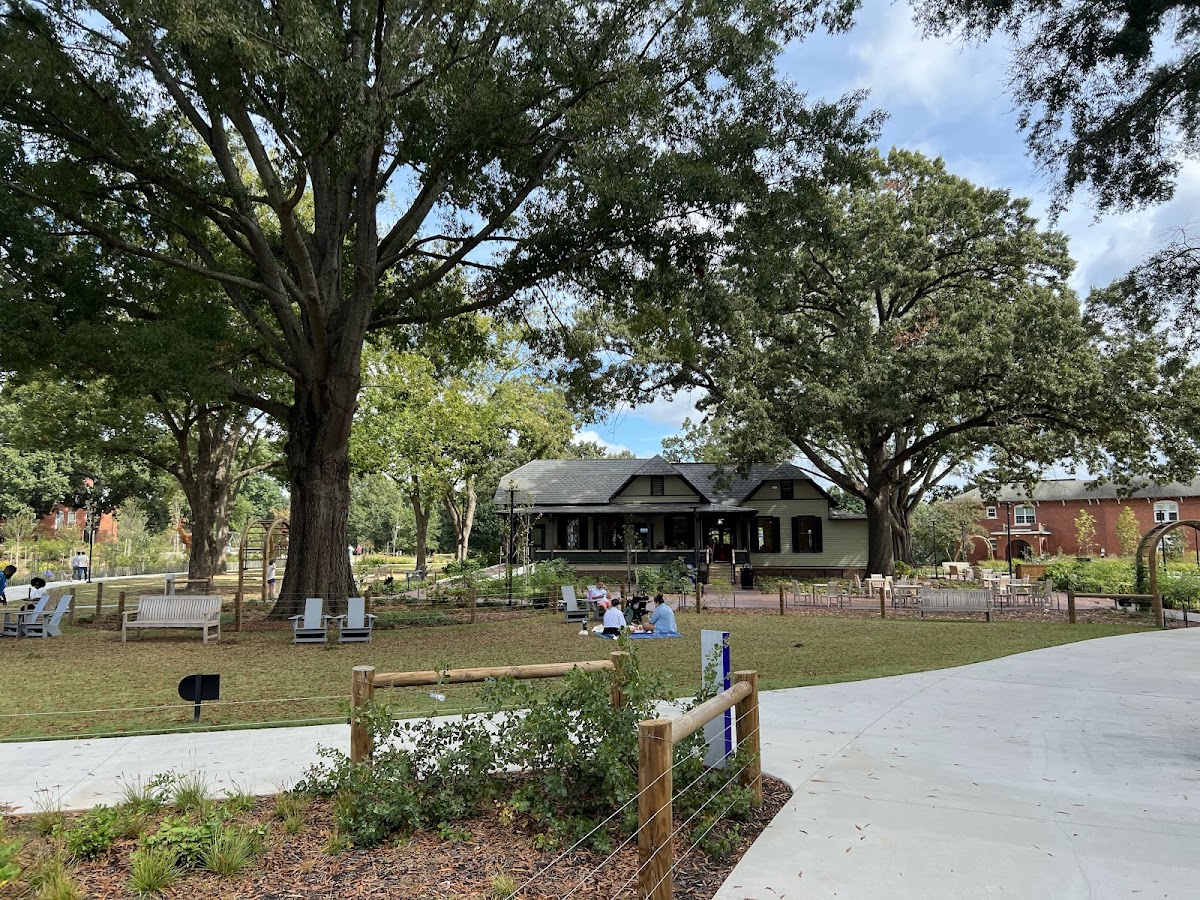 Photo of House of Many Porches