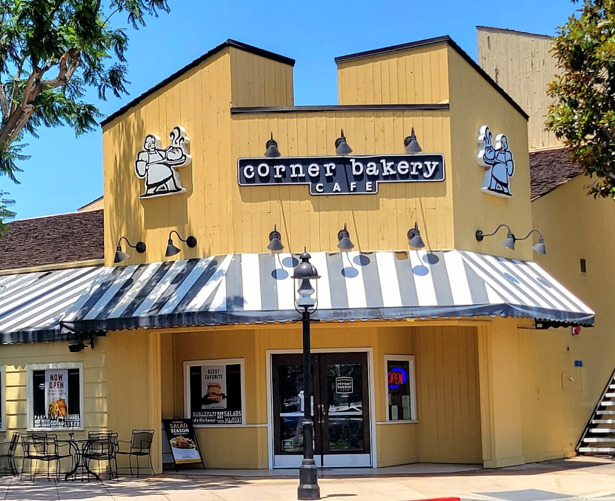 Corner Bakery Cafe interior