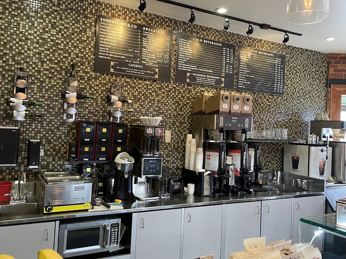 L'Artisan Cafe & Bakery interior