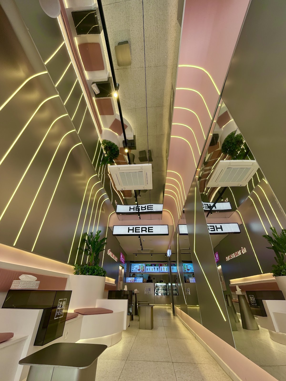 这里HERE BUBBLETEA (USERA) interior