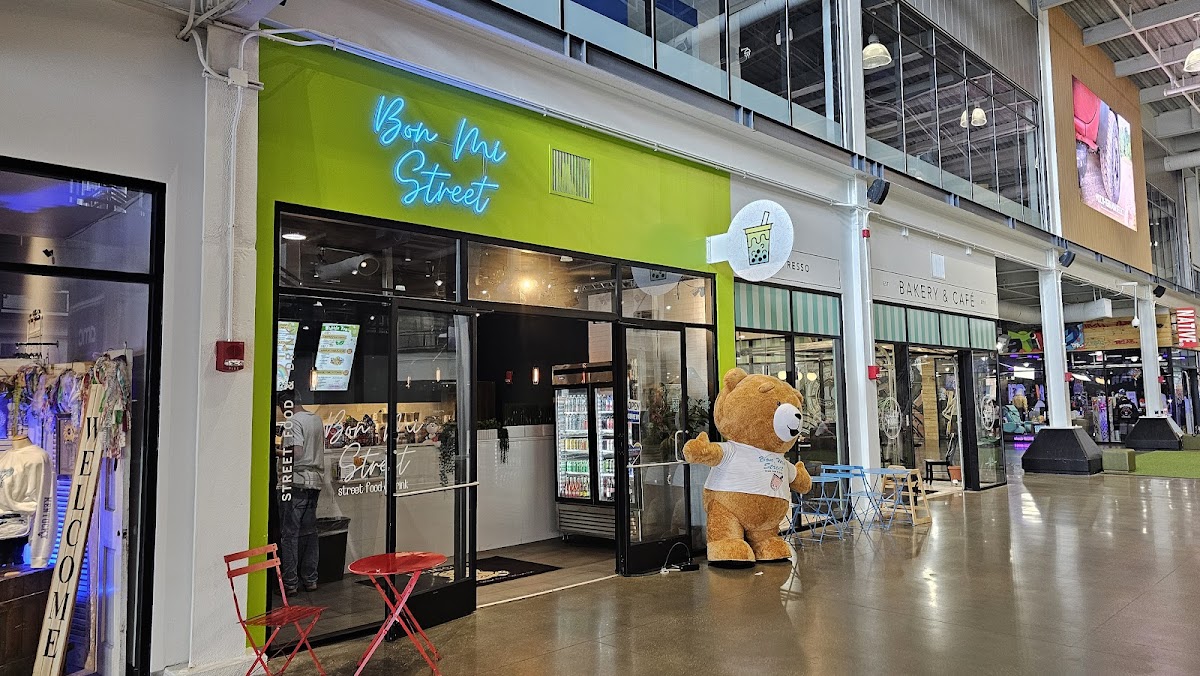 Bon Mi Street interior