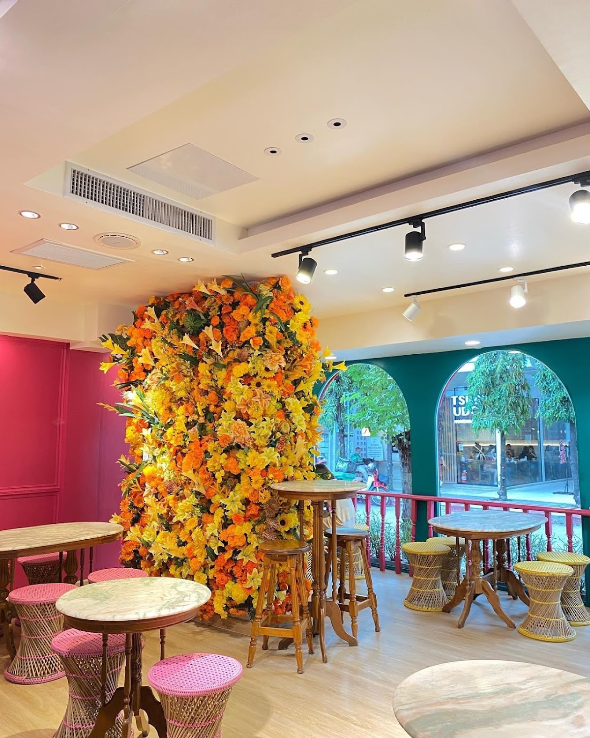 Thongyoy Cafe interior