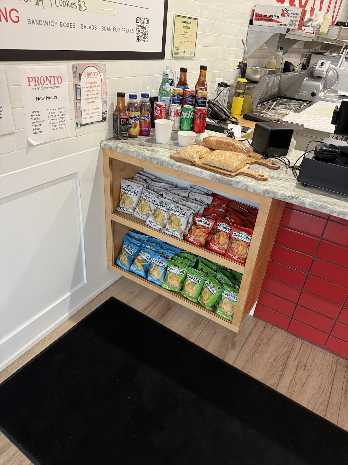 Pronto Italian Sandwiches interior