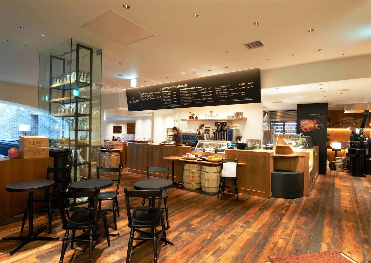 Paul Bassett Shinjuku interior