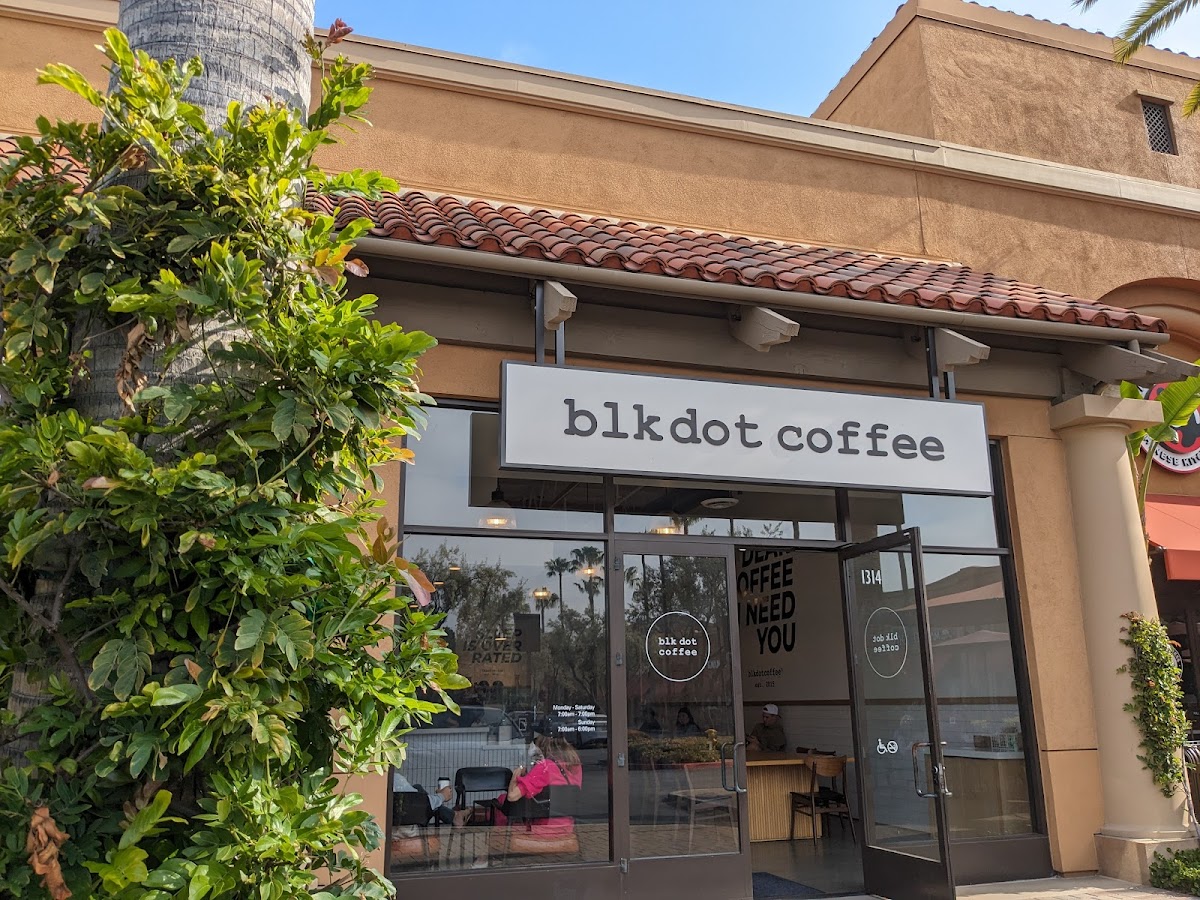 Blk Dot Coffee interior