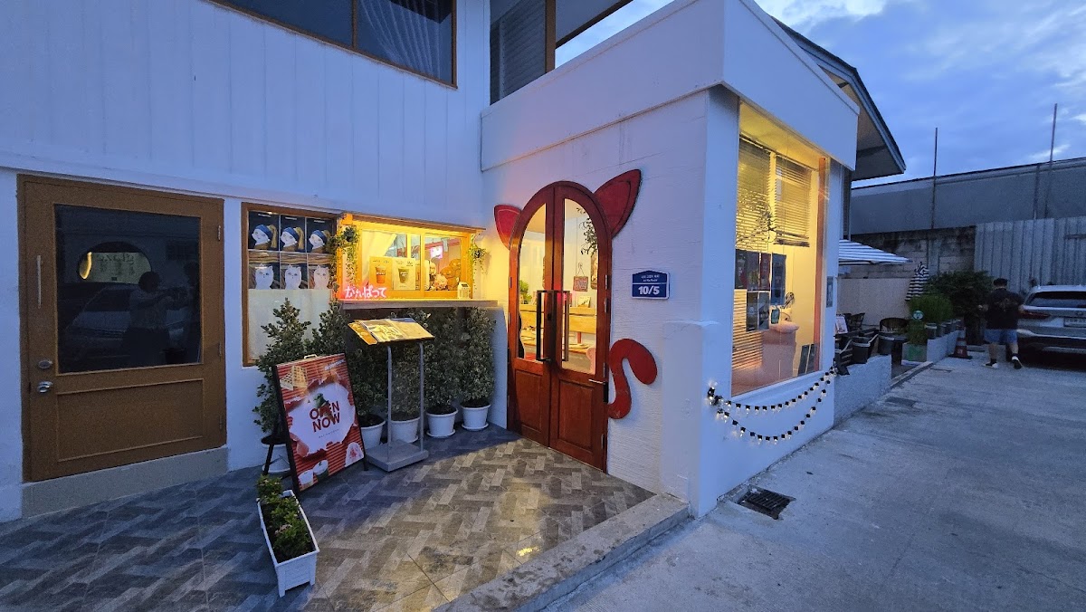 ARI ME MEOW interior