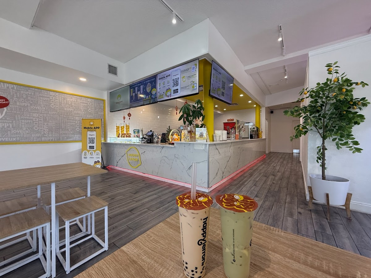 Happy Lemon interior