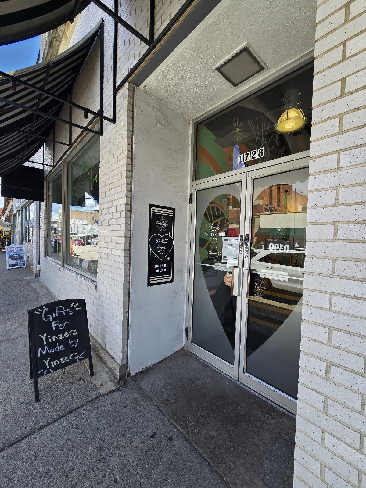 Labad's Mediterranean Cafe and Grocery interior