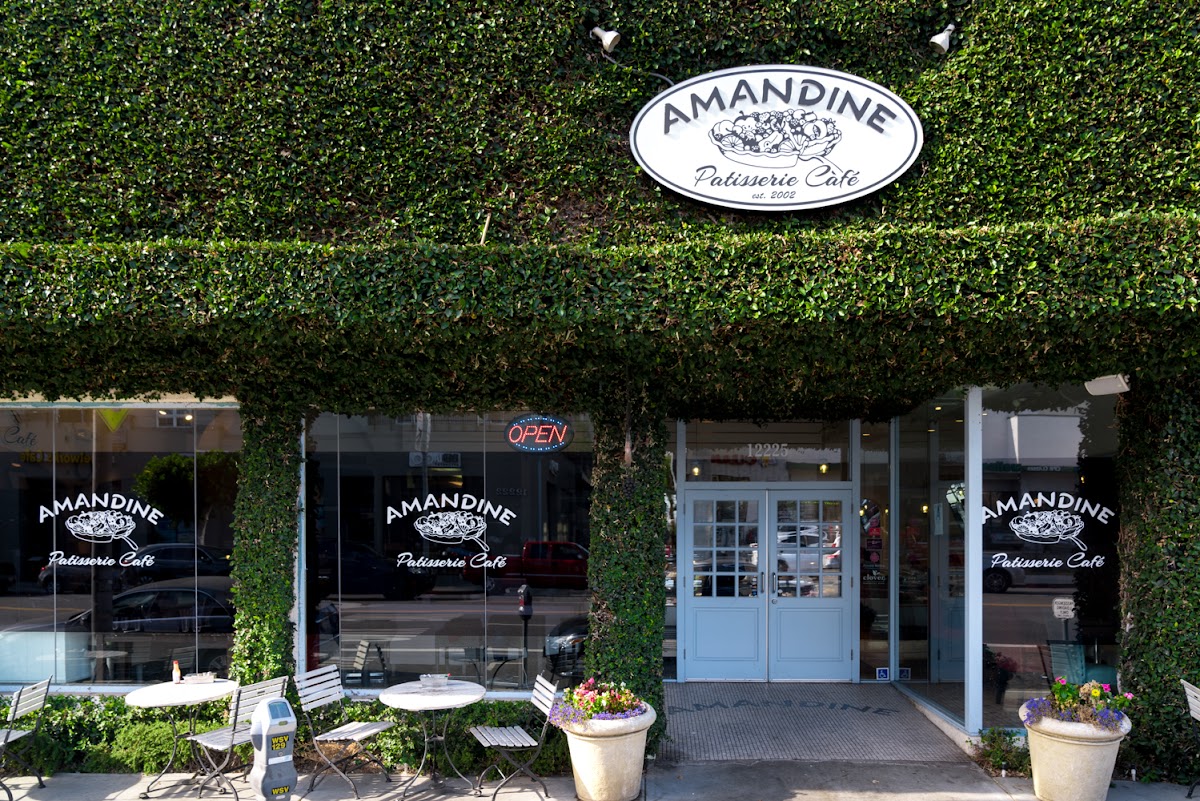 Amandine Patisserie Cafe interior