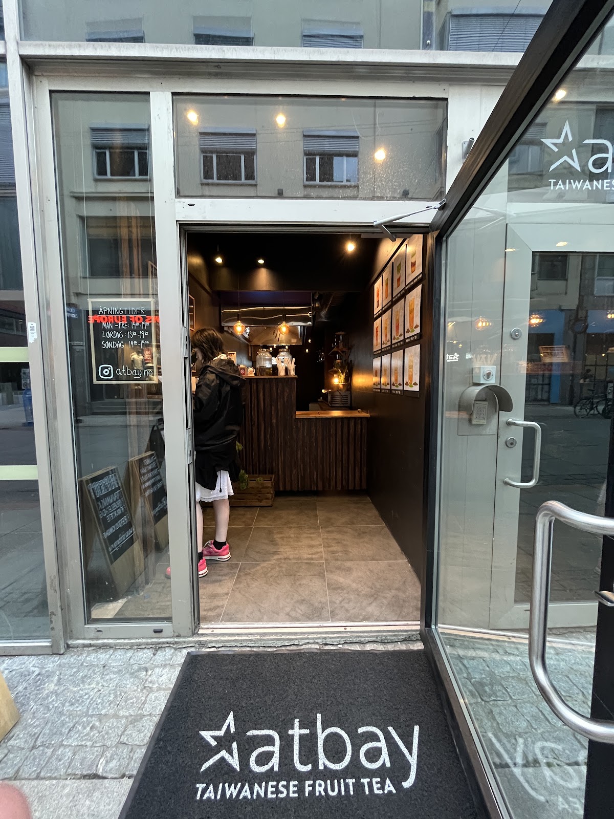 AtBay Taiwanese Fruit Tea interior
