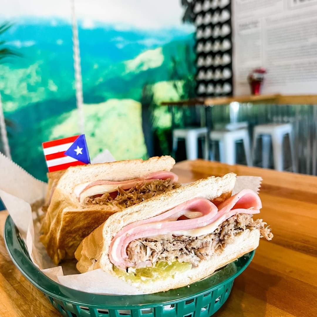 El Punto Sandwich Orlando interior