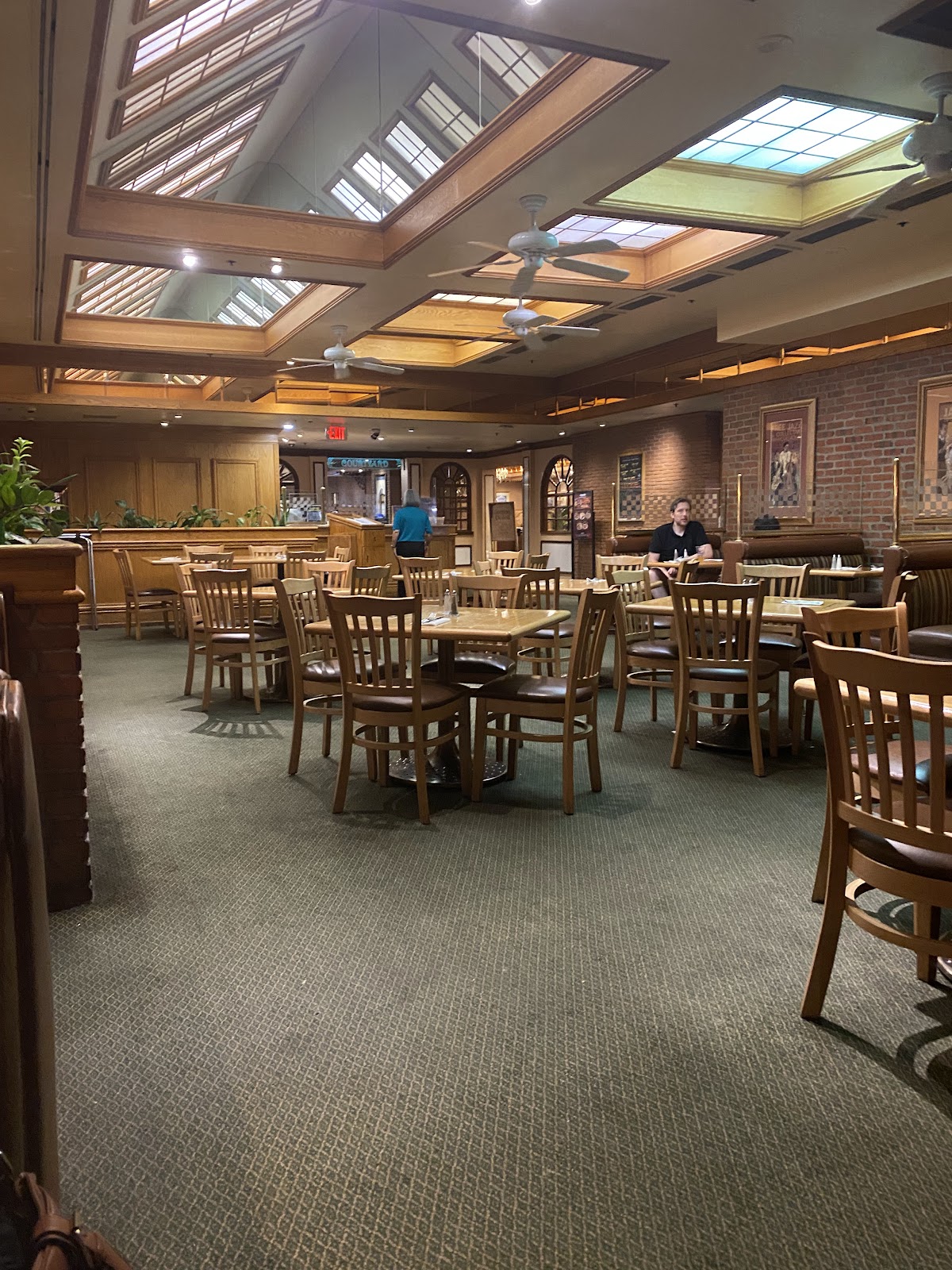 Magnolia's Veranda interior