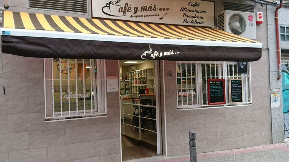 Cafe y Mas interior