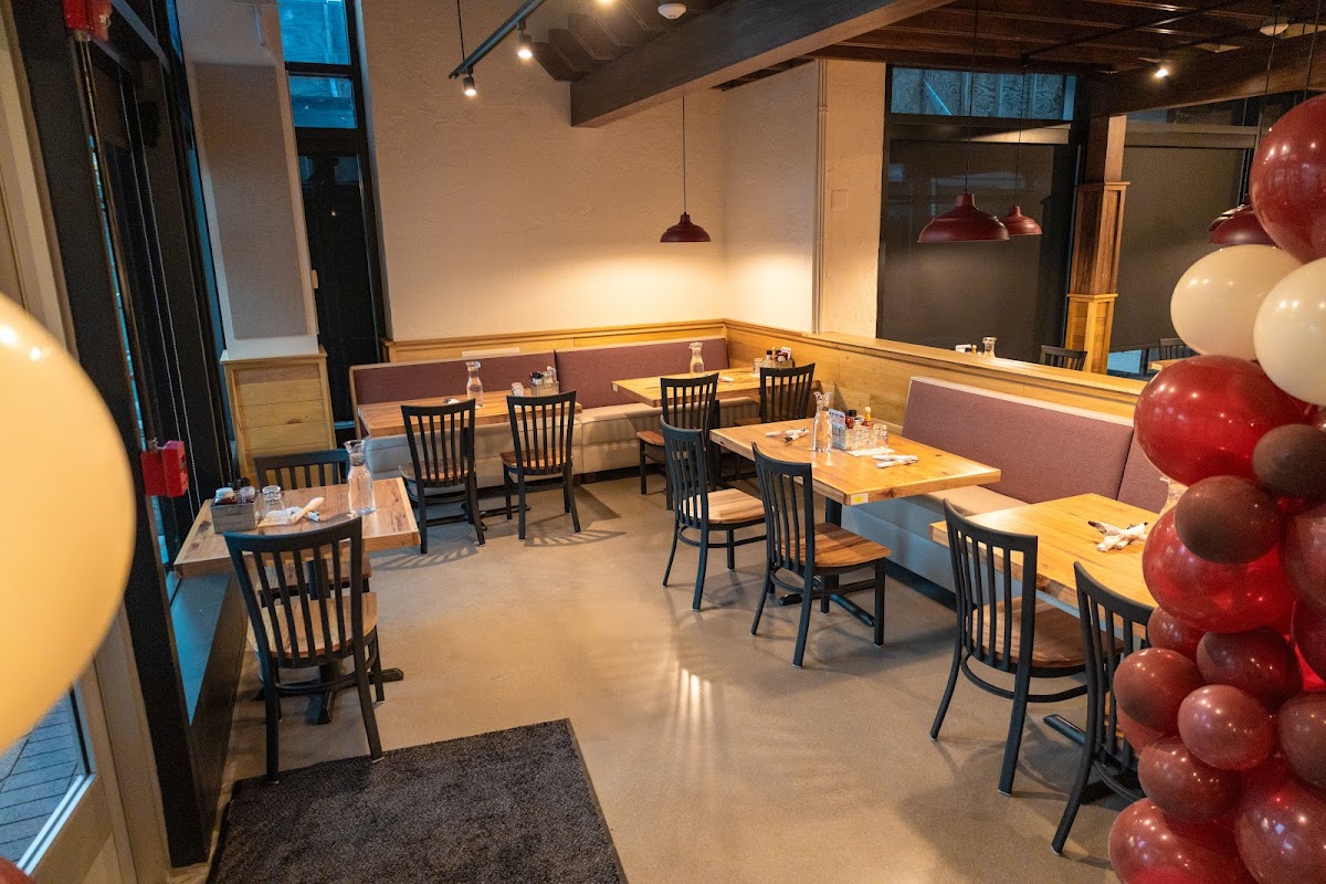 Egg Harbor Cafe interior