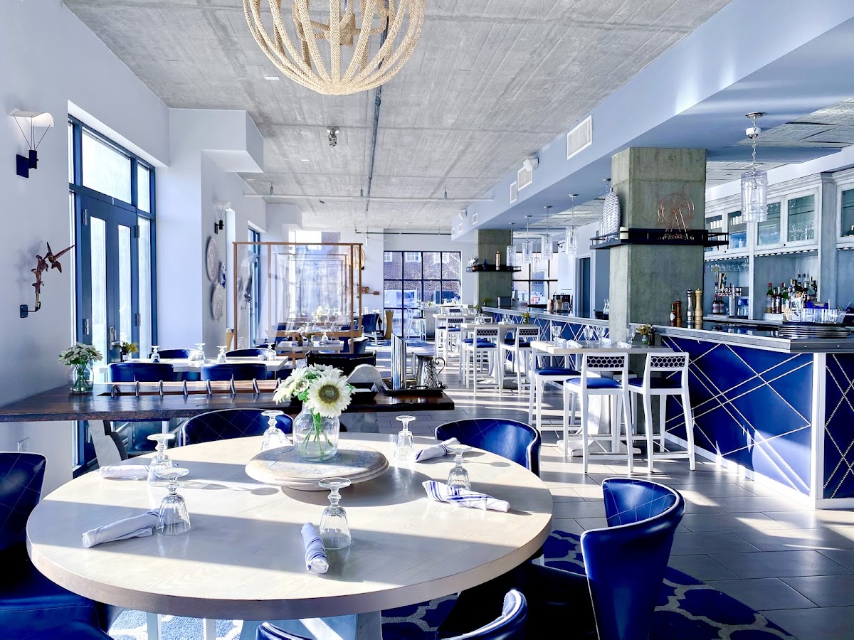 Hummingbird Bar and Kitchen interior